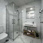 Almendros - Free Parking *