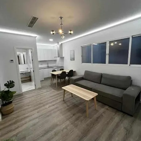 Almendros - Free Parking