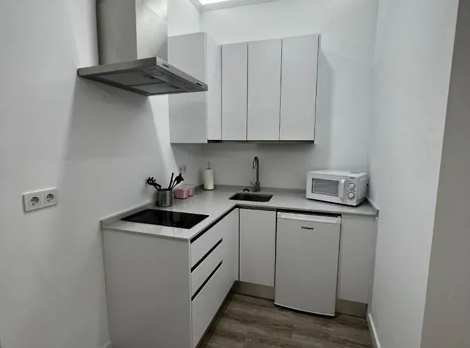 Almendros - Free Parking