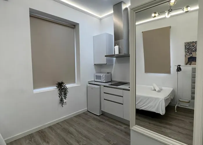 Almendros - Free Parking