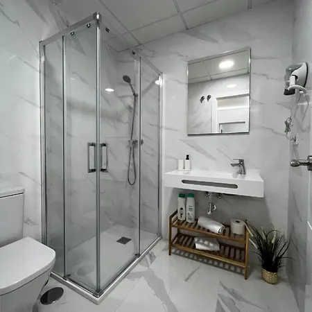 Almendros - Free Parking *