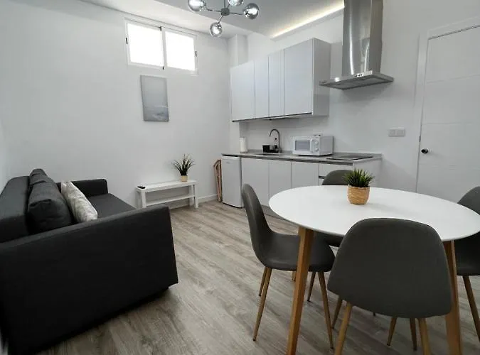 Almendros - Free Parking *