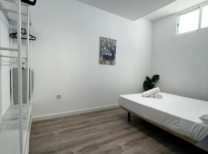 Almendros - Free Parking *