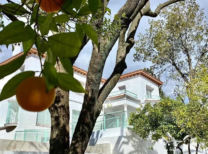 Almendros - Free Parking