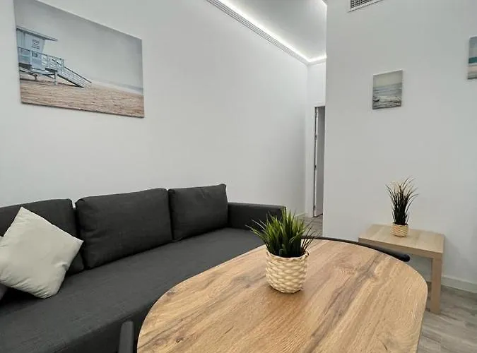 Almendros - Free Parking *