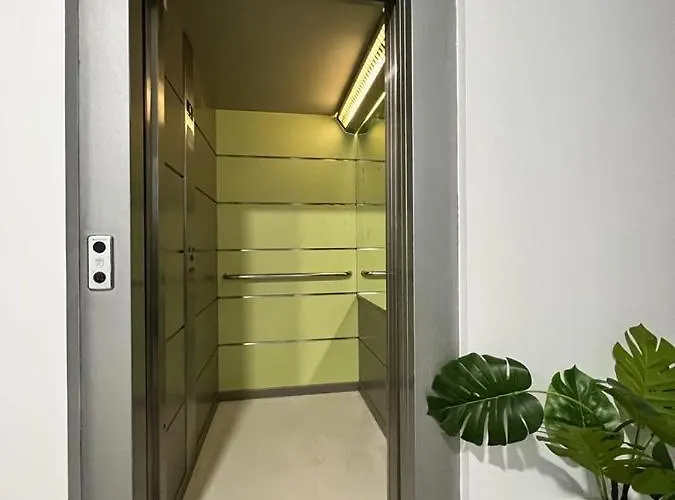 Almendros - Free Parking