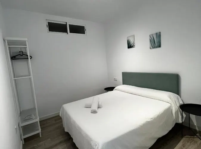 Almendros - Free Parking *