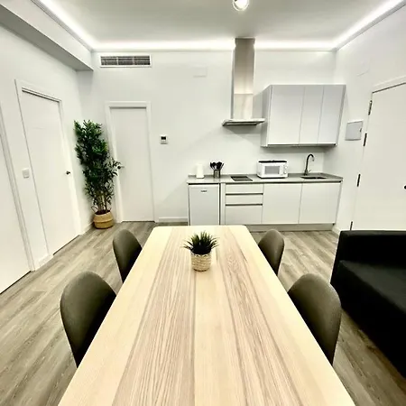 Almendros - Free Parking