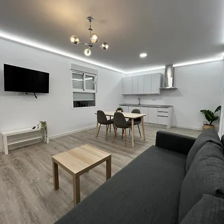 Almendros - Free Parking