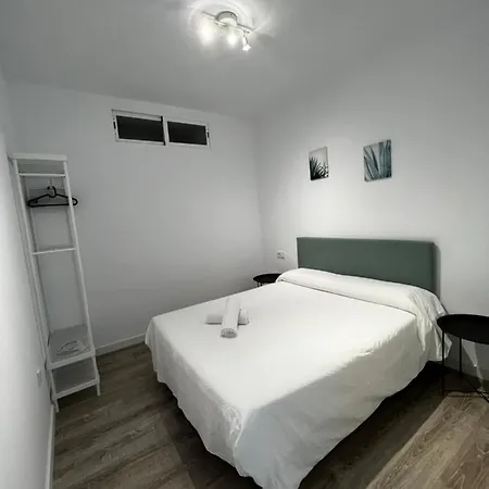 Almendros - Free Parking *