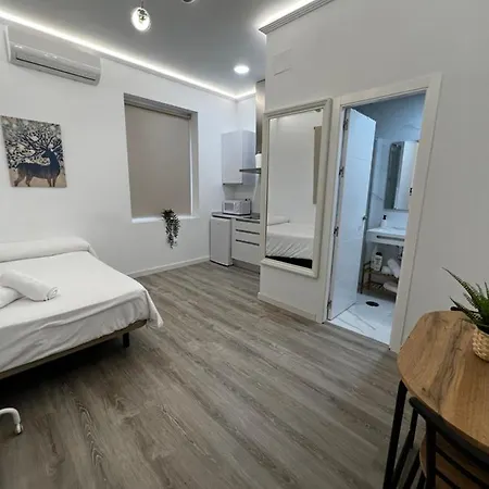 Almendros - Free Parking