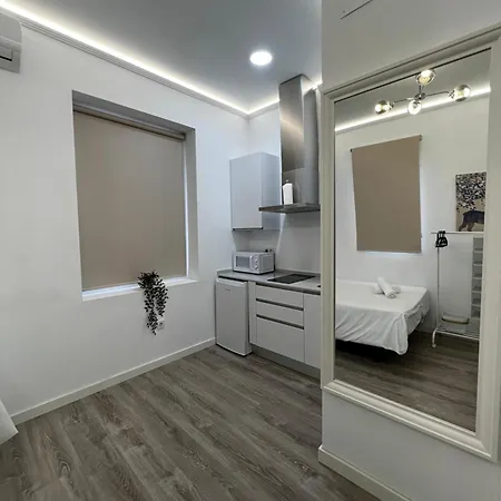 Almendros - Free Parking