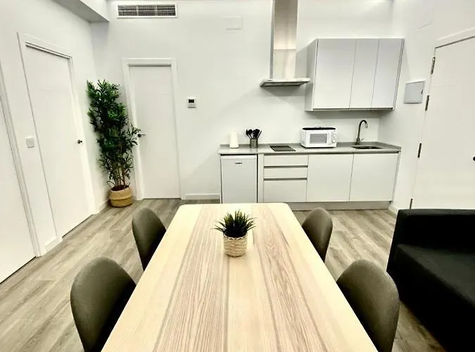 Almendros - Free Parking