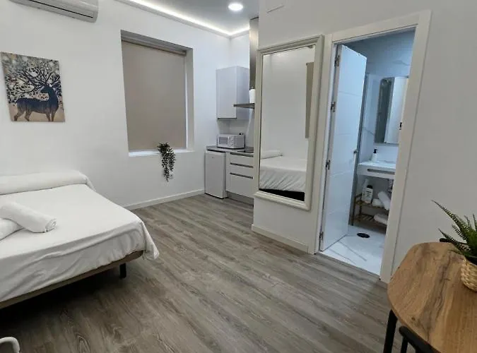 Almendros - Free Parking